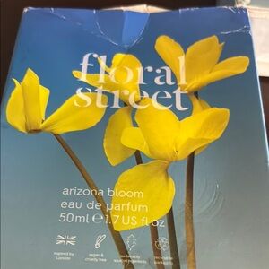 Yellow Daffodil-Inspired Accessories